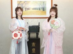 八月中秋月儿圆，月儿圆圆祝福甜